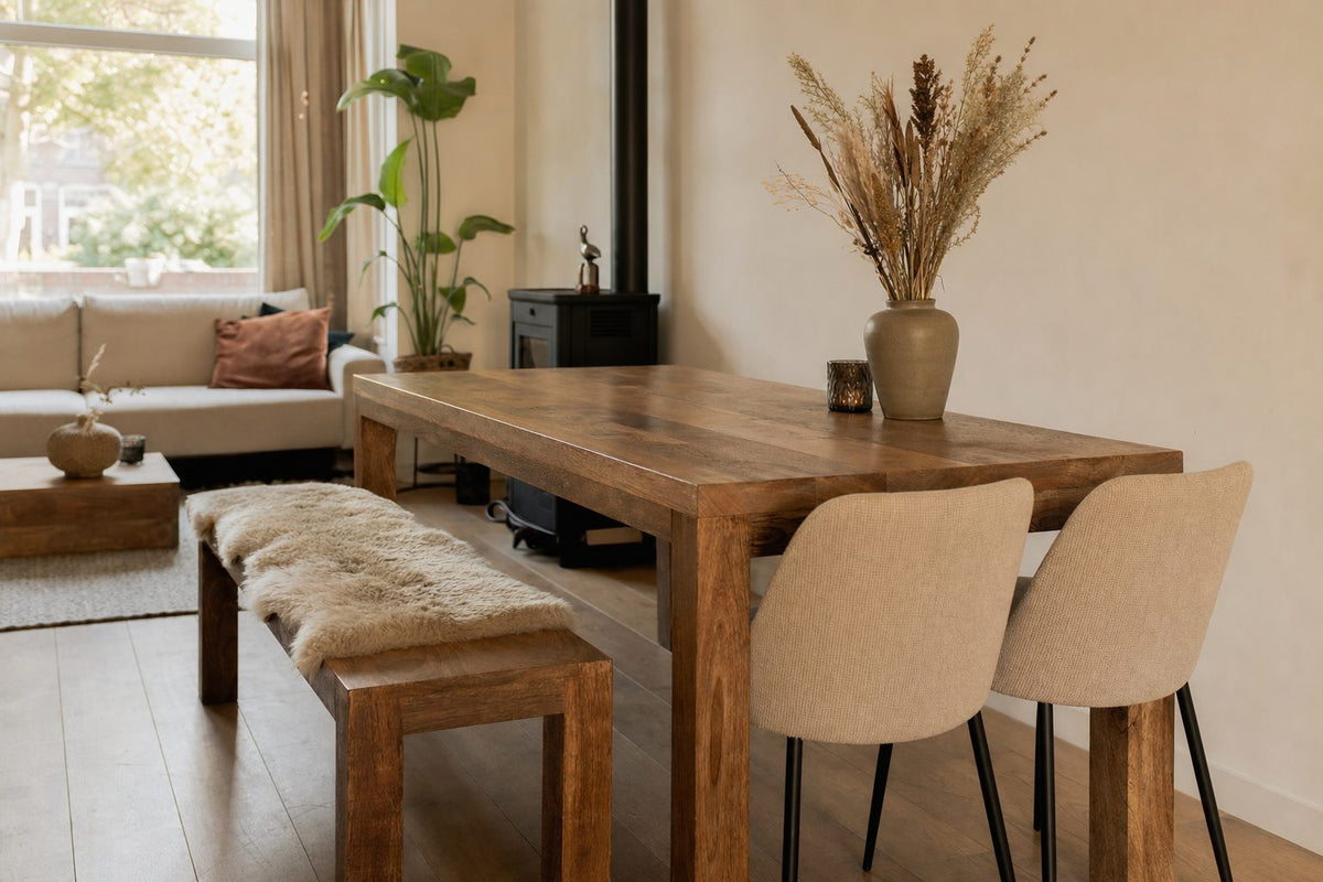 Eetbank of stoelen aan je eettafel: een eerlijke vergelijking